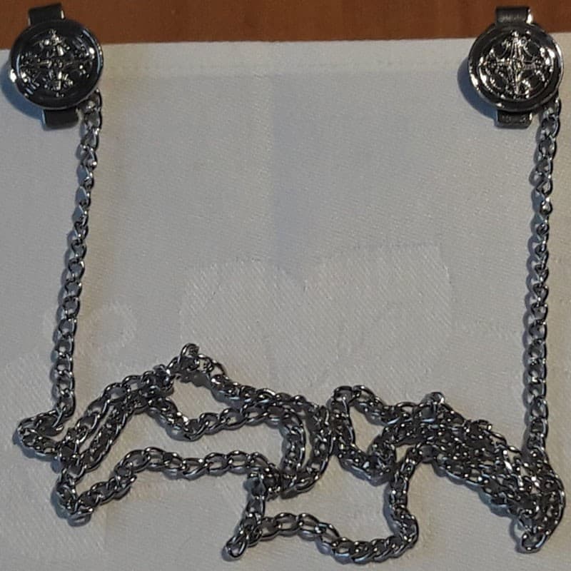 Bib with chain